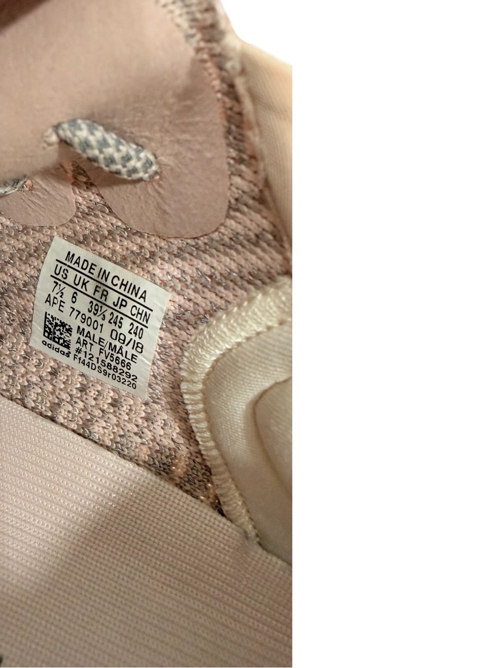 Women-7.5 Adidas Yeezy
Boost 350 V2 Synth - Picture 5 of 9
